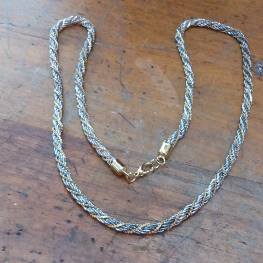 Twisted rope chain necklace
